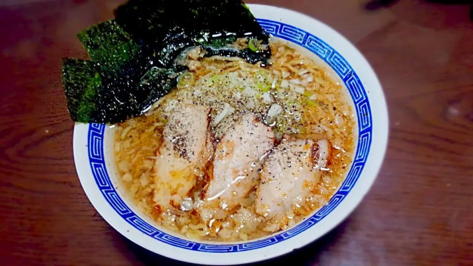 背脂ブラックラーメン♪|しょうたさん