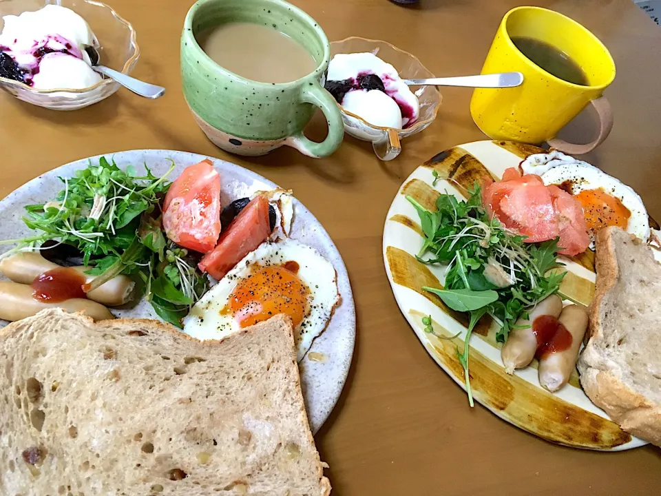 今日のブランチ(/ 0￣)~ﾟ

朝焼きくるみ食パン🍞
サラダ
ボイルドウインナー
目玉焼き
コーヒー
ブルーベリーソースヨーグルト|さくたえさん