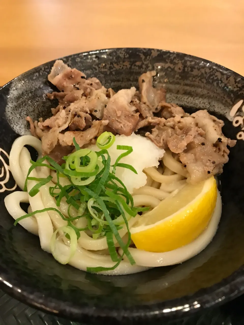 塩豚おろしぶっかけうどん|手品先輩さん