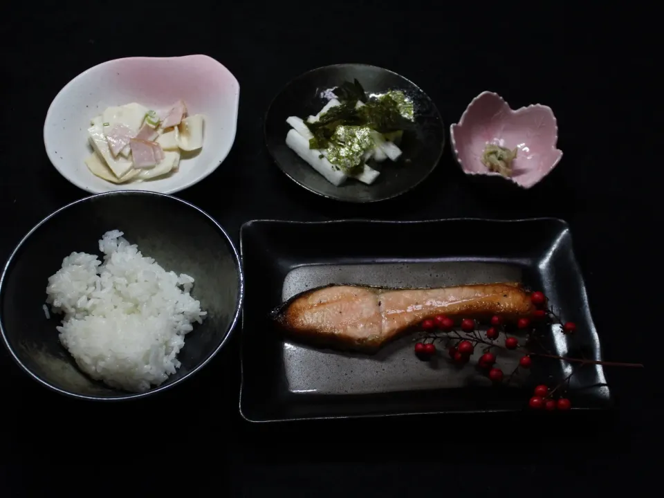 妻は🥇⭐️⭐️⭐️
私の体調に合わせて、料理を作ってくれる。食欲のない私にアッサリとしたものを作ってくれた🤗🙌🏻🙌🏻👍🏻❤️
ご飯🍚は少し食べた。|Hiroshi  Kimuraさん