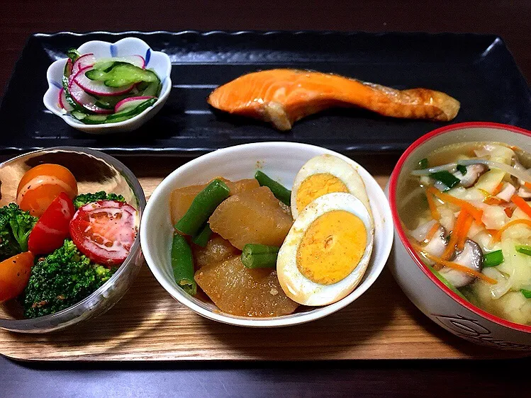 ⭐️ワンタンスープ
⭐️大根と玉子の煮物
⭐️ブロッコリーとトマトのサラダ
⭐️シャケの塩焼き
⭐️紅大根ときゅうりの柚子塩麹漬け|よっちぃさん