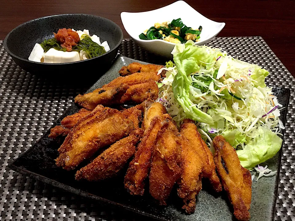 手羽中の唐揚げ 豆腐の山芋めかぶかけ 梅肉のせ ニラ玉|みっきーさん