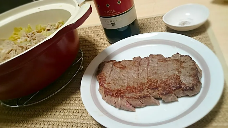 Snapdishの料理写真:中華風鍋とステーキ|tomonntsuさん