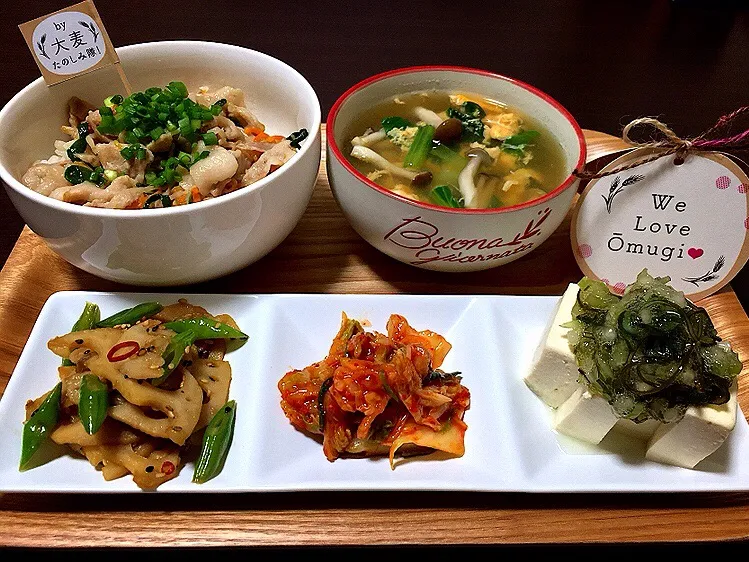 ⭐️蓮根のきんぴら ⭐️キムチ ⭐️わさび昆布冷奴 ⭐️ネギ塩カルビ丼 ⭐️小松菜とシメジのかき玉スープ|よっちぃさん