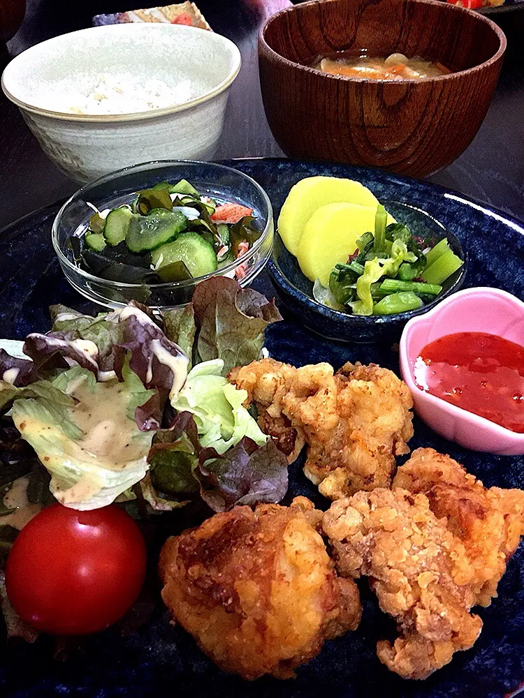 ⭐️鶏唐揚げ  スイチリ添え
⭐️たくあん&野沢菜わさび
⭐️わさび昆布
⭐️わかめとカニカマの酢の物
⭐️野菜としめじの味噌汁|よっちぃさん