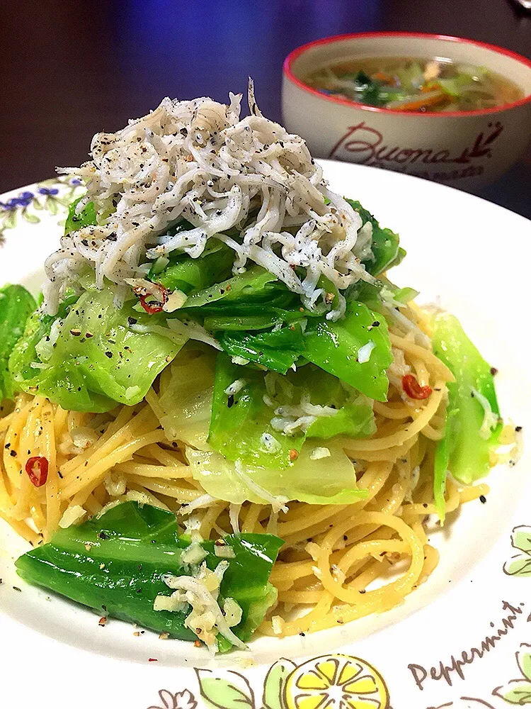 ⭐️キャベツとしらすのペペロンチーノ
⭐️小松菜とベーコンのコンソメスープ|よっちぃさん