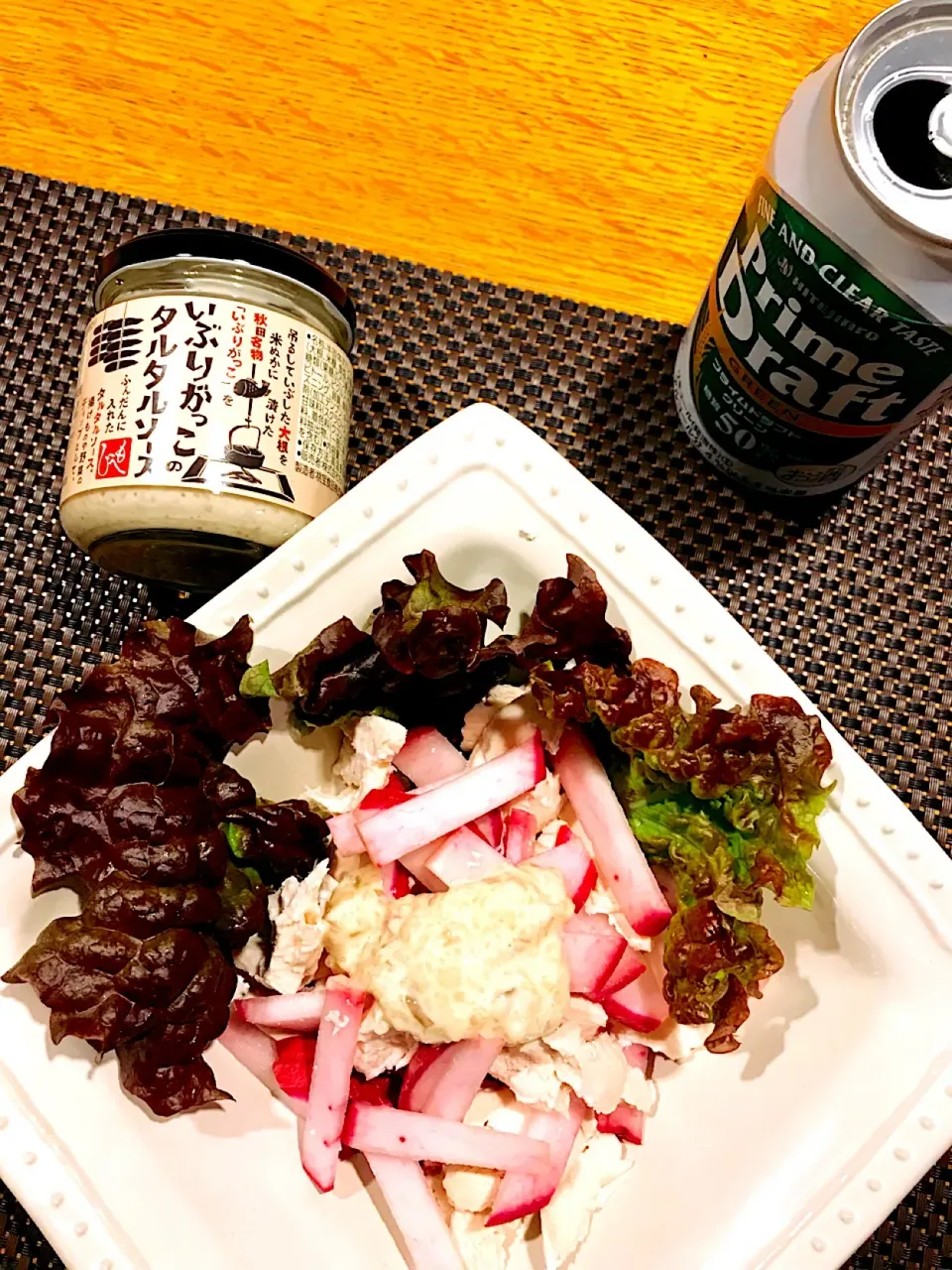 Snapdishの料理写真:ひとり飯〜？アテ〜だ🍺💞

鶏胸肉とサラダ赤カブの
いぶりがっこのタルタルソースかけ〜〜|まんぞーさん