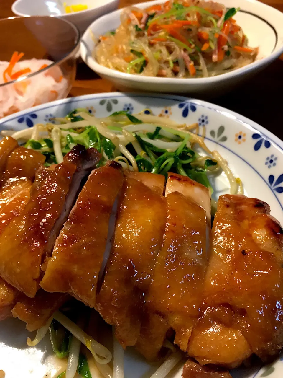 1/7の晩飯 鶏の照焼きと春雨サラダ|yoneさん