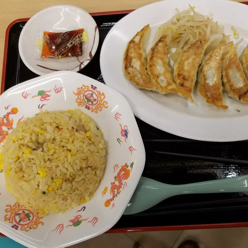 浜松餃子浜ちゃんの餃子とチャーハンのセットで|Morito Kamiyaさん