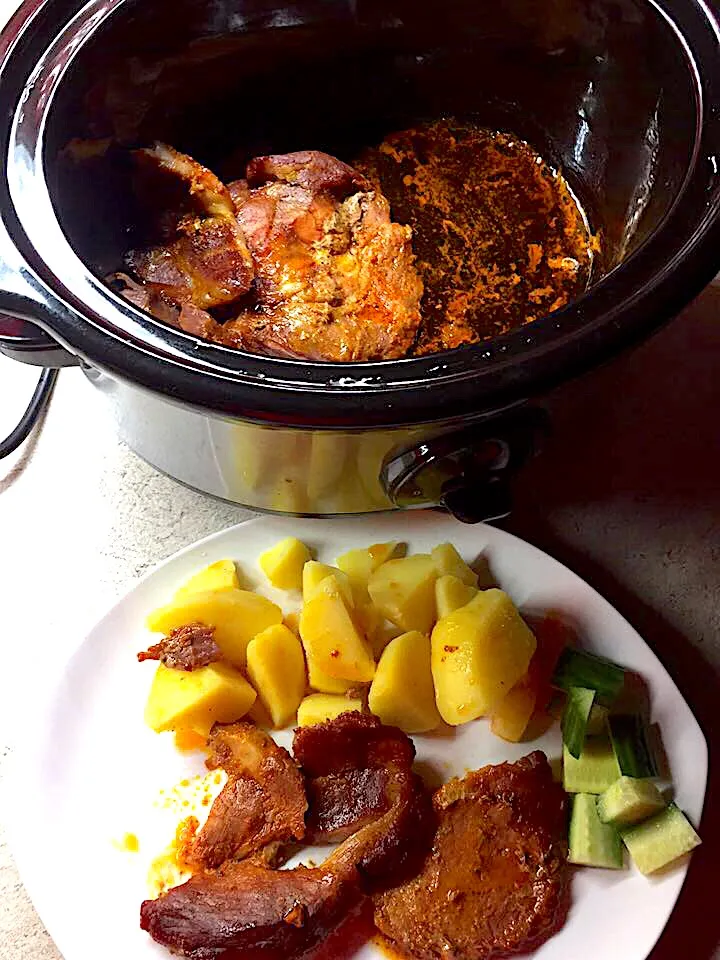 Snapdishの料理写真:Marinovaná krkovička z pomalého hrnce. #czech #pork #potatoes  #slowcooker  #crockpot|LucieFoodさん