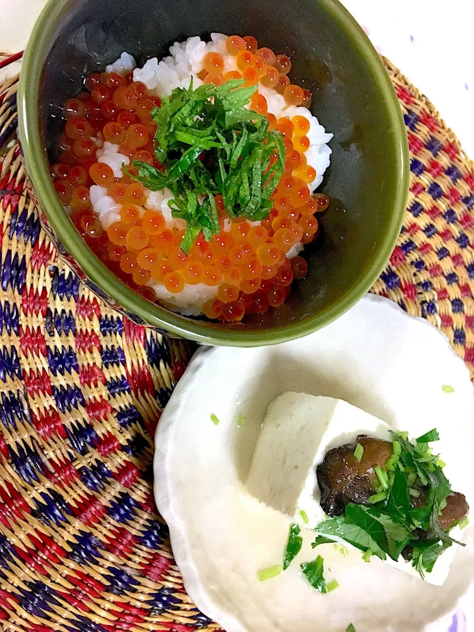 イクラ丼と牡蠣のオイル漬け豆腐のっけ|メリーさん