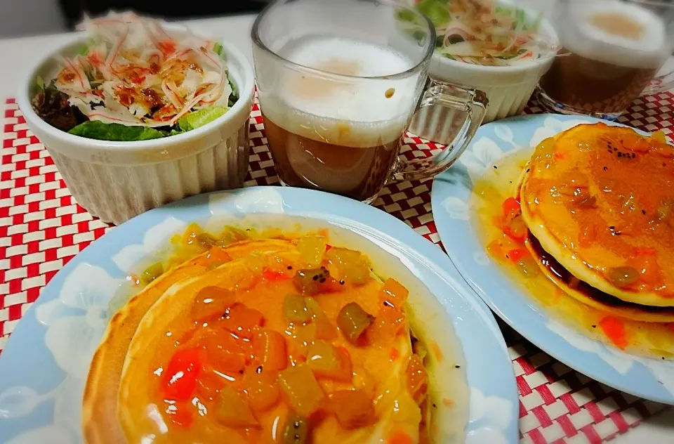 おうちモーニング～✨ホットケーキたっぷりフルーツソースかけ💕|きゅうちゃんさん