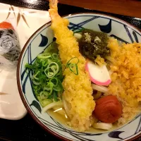 丸亀製麺 大海老天うどん 明太子おにぎり