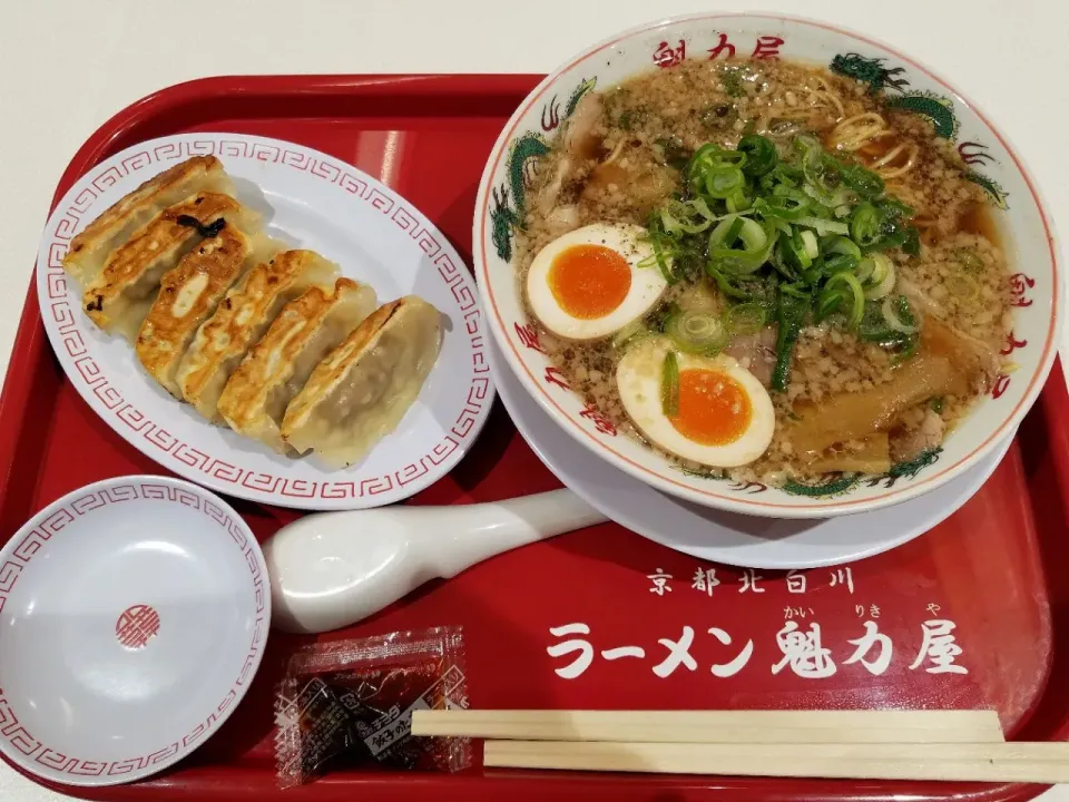 イオンモール岡崎
魁力屋のぜんぶのせラーメンと餃子|Morito Kamiyaさん