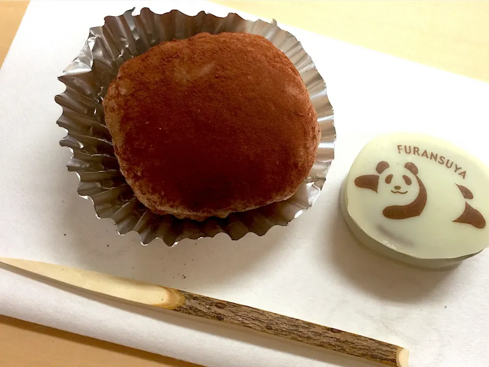 御茶菓子 チョコレート大福は手作り パンダチョコレートは既製品|きらさん