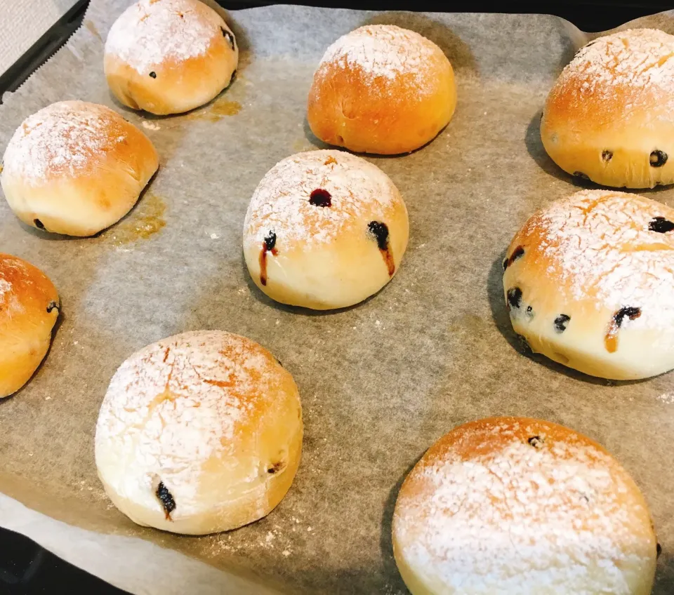 Snapdishの料理写真:🍞クリームチーズとクランベリーの白パン🍞|🐱まみちゃぴ🐶さん