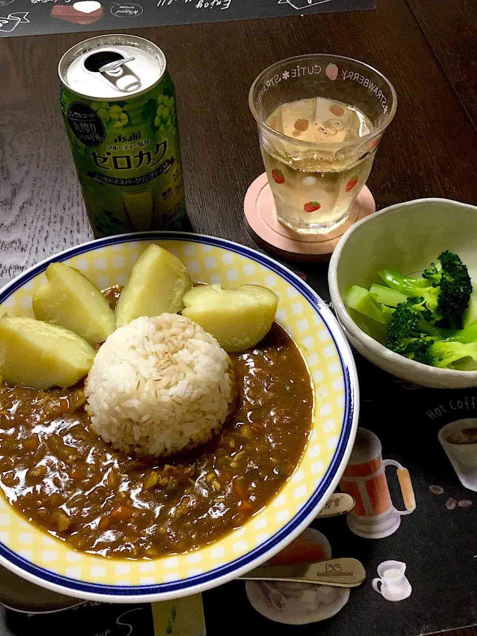 キーマカレー 丸ごとポテト乗せ(*^｡^*)ブロッコリーサラダ！|ライムさん