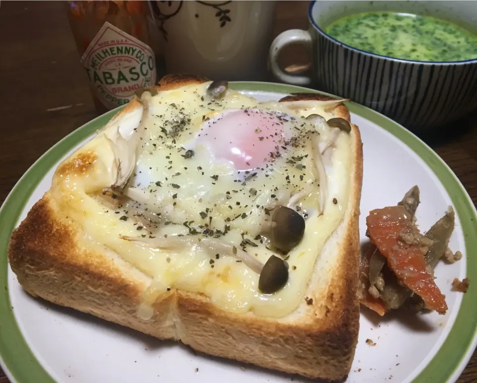 Snapdishの料理写真:朝ごはん☀️✨
木の子目玉トースト🍄🍳🍞
ほうれん草ポタージュスープ
ソイラテ☕️|ぽんたさん