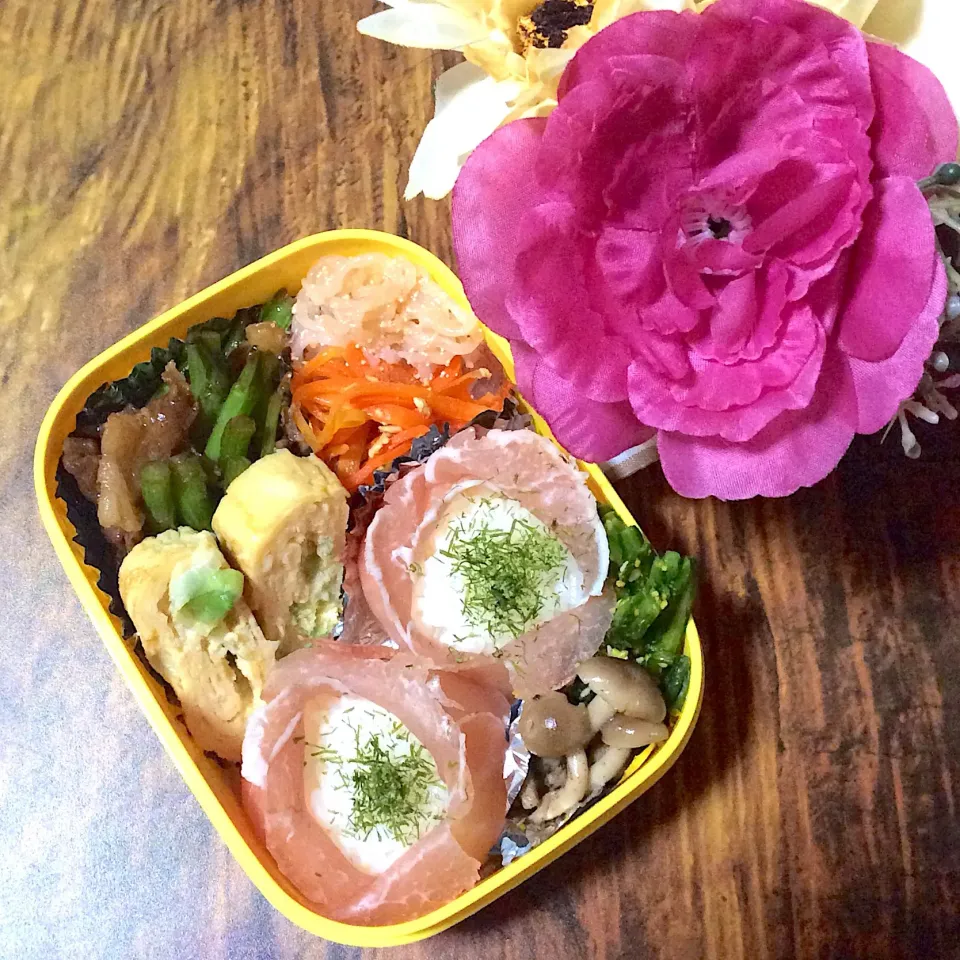 生ハムでお花おにぎり弁当🍙|夢ーテルさん