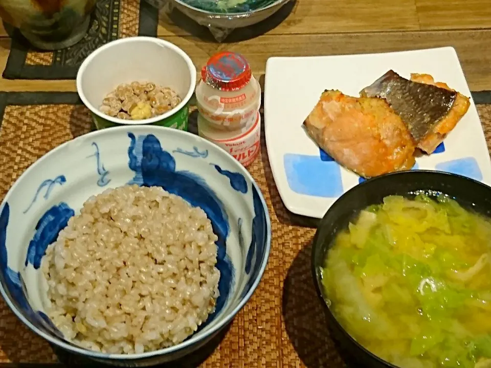 Snapdishの料理写真:鮭の西京漬け&納豆&白菜の味噌汁|まぐろさん