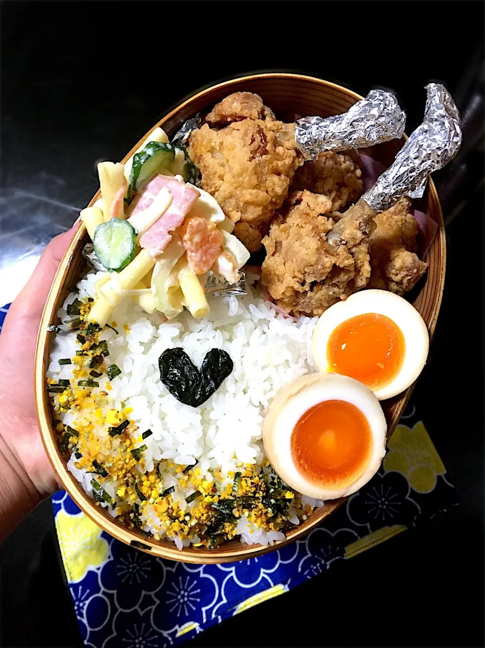 Snapdishの料理写真:チューリップ唐揚げ弁当


雨で大変だけど、好物の唐揚げ入れたから頑張ってね💪









国分寺|にゃおさん