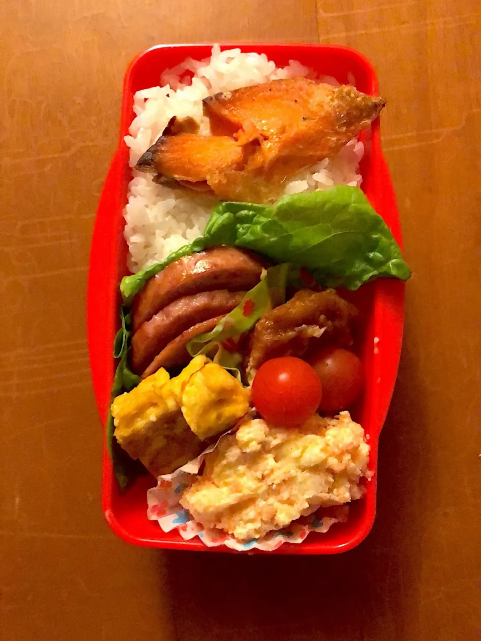 女子高生弁当#
鮭弁 #たまごやき #ポテトサラダ#タラモサラダ|Eriko  Naraさん