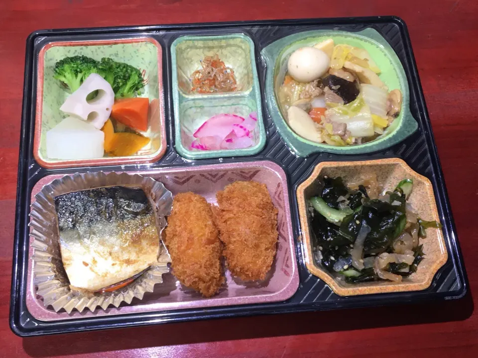 中華丼 日替わり弁当 豊川市豊橋市一部エリア宅配|Naokazu Kuritaさん