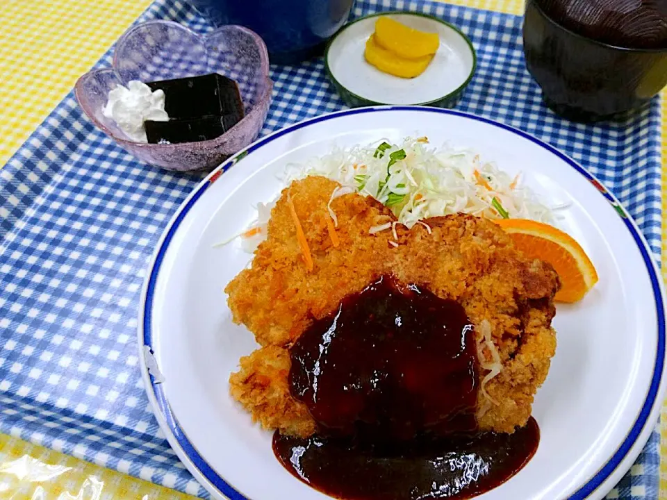 Snapdishの料理写真:札幌市厚別区役所食堂の日替わりチキンカツ定食|nyama1さん