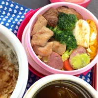 Snapdishの料理写真:OL弁当 味噌汁付き|ゆかりすさん