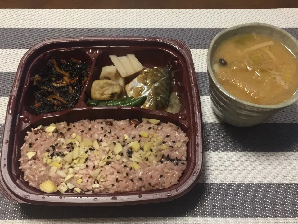 鯖と栗赤飯のお弁当|愛ペガさん