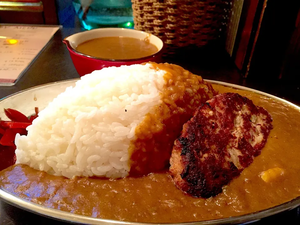 Snapdishの料理写真:絆家カレー      ハンバーグカレーで辛口|BOOさん