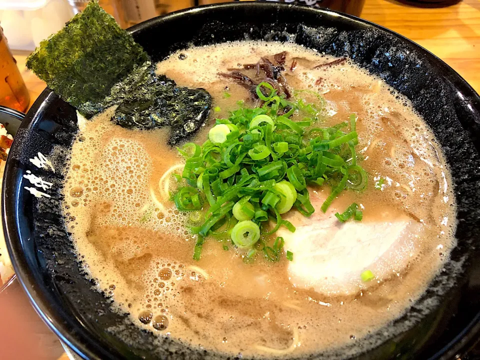 Snapdishの料理写真:とんこつラーメン|Yas Nakさん