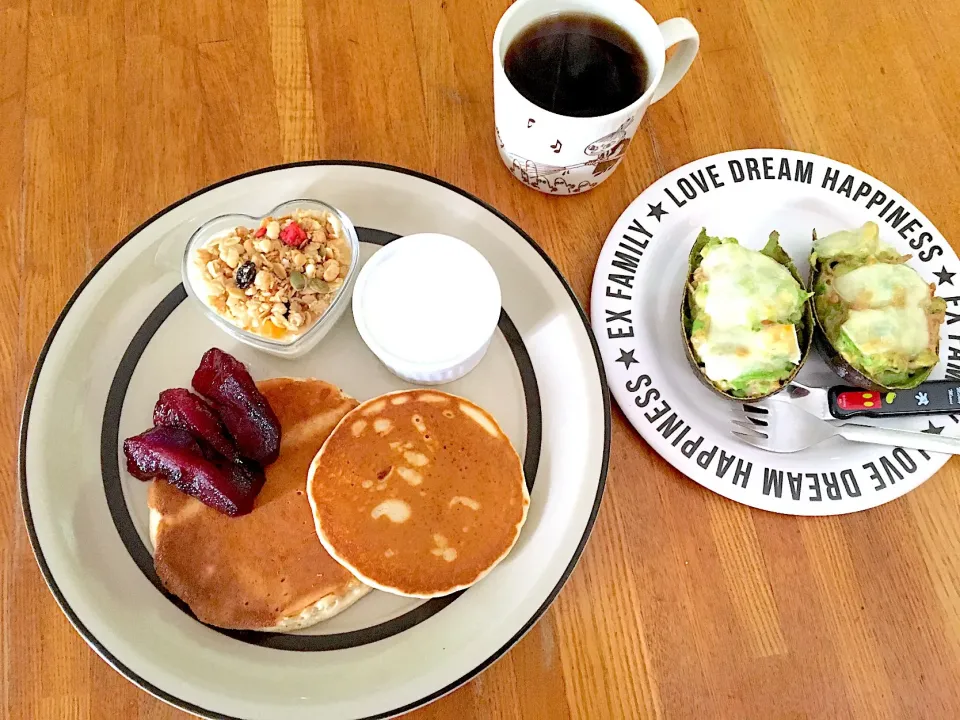 パンケーキ。
りんご🍎の赤ワイン煮
ヨーグルトとクリームチーズ
レアチーズ
アボカド🥑のツナマヨ焼|ma-.-ichiさん