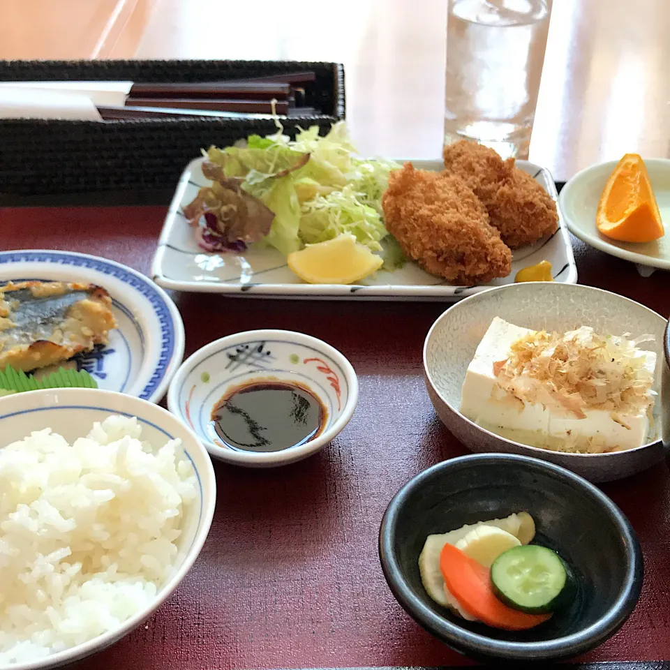 Snapdishの料理写真:鰆味噌焼き/広島産かきフライ/冷奴/味噌汁|山内博之さん