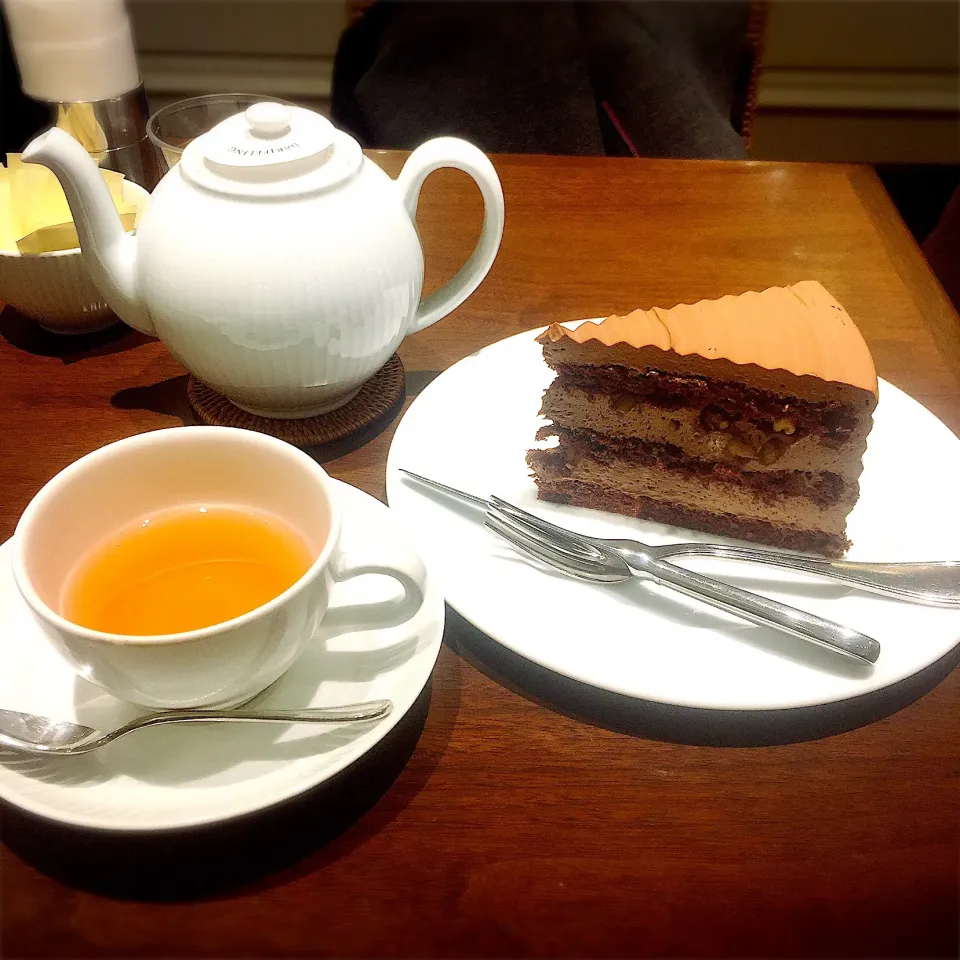 チョコレートケーキでお茶|サヤラムネさん