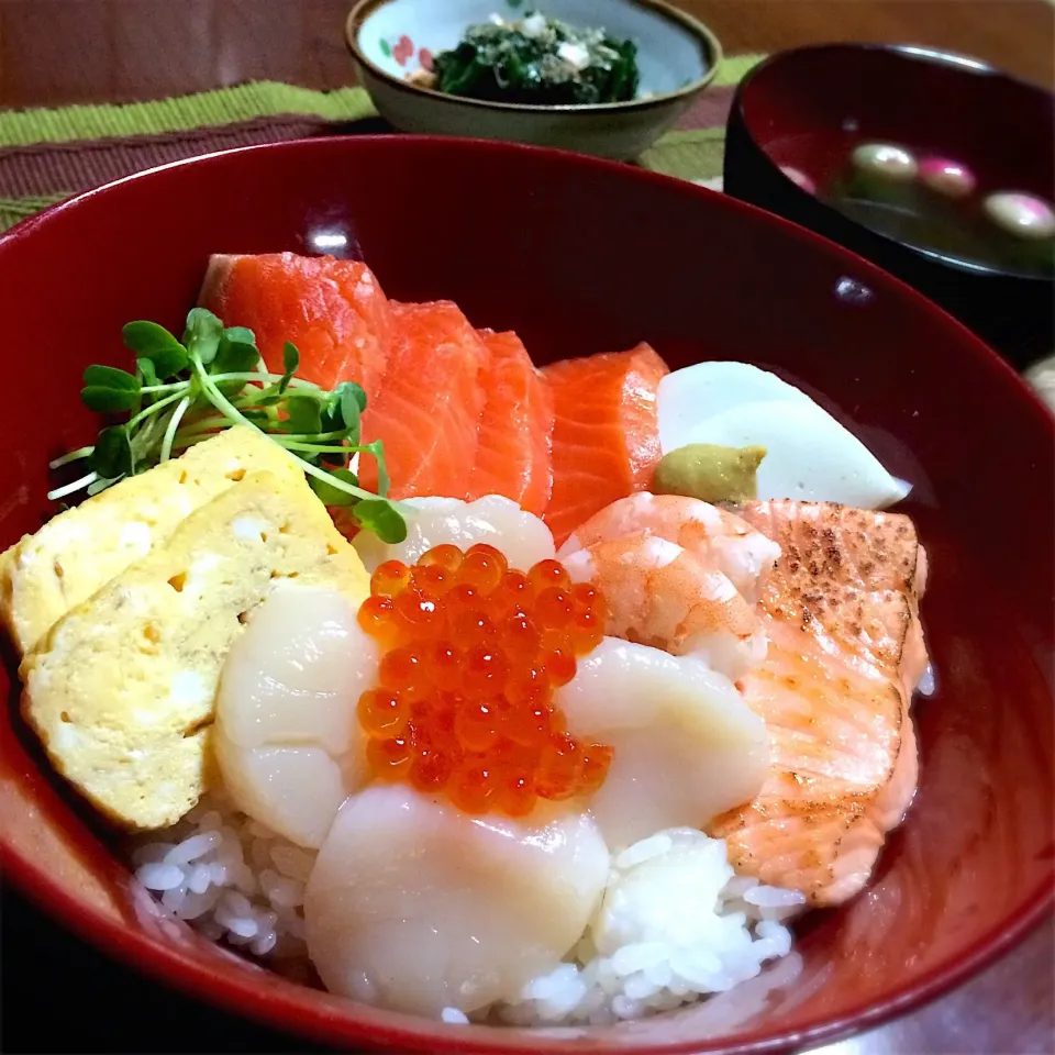 ホタテとサーモンの海鮮丼|qtyucoさん