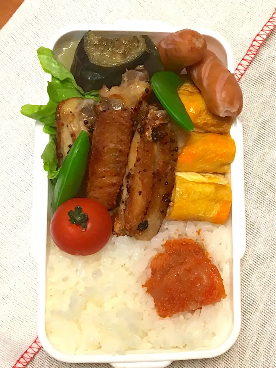 2018年  初のお嬢弁当🎶
鳥の手羽中焼き 茄子煮 玉子焼き  ウィンナー プチトマト🍅|みゆさん