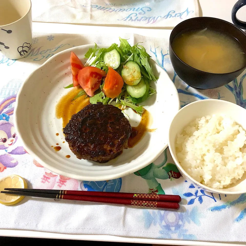 #おうちごはん  #ハンバーグ  #お味噌汁 #ごはん #晩御飯|Kuraraさん