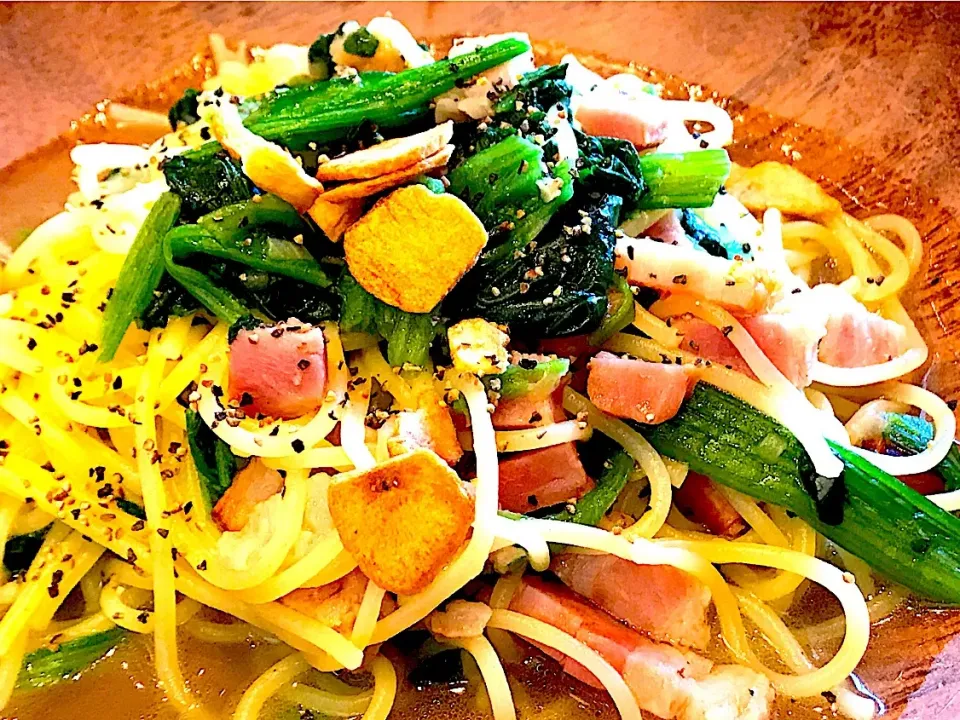 ベーコンとほうれん草のにんにくスパゲッティ🍝 - Bacon and spinach garlic spaghetti 😋❤️✨|Liezlさん