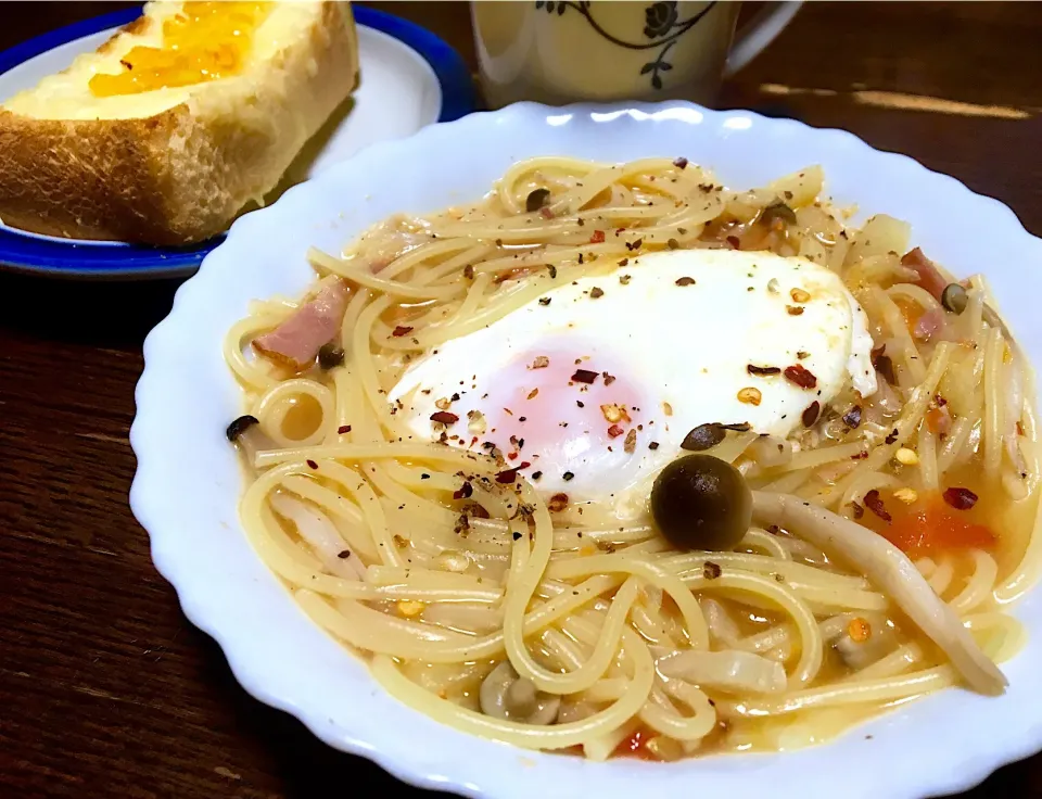 朝ごはん☀️😋
卵入キャベツスープスパ
マーマレードチーズトースト
ソイラテ|ぽんたさん