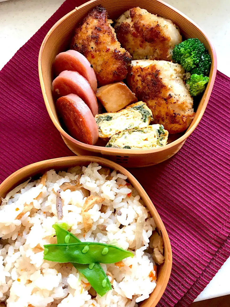 炊き込みご飯とチキンチーズ焼き弁当🍙|なちゃんさん