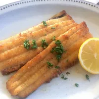 久しぶりの投稿^ ^
太刀魚のムニエル。
釣り好きな叔父から、毎年新年会にいろいろいただきます😊 #ムニエル 
 #太刀魚  #タチウオ|Kazue Yamamotoさん