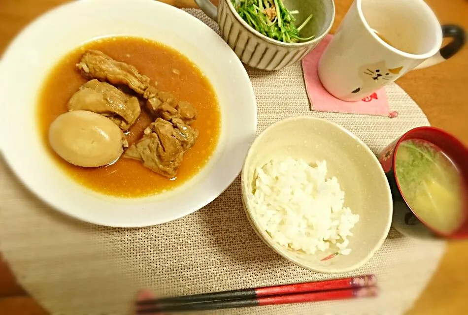 Snapdishの料理写真:鶏肉のさっぱり煮 無限水菜 さやえんどうと揚げの味噌汁|buupiiiさん