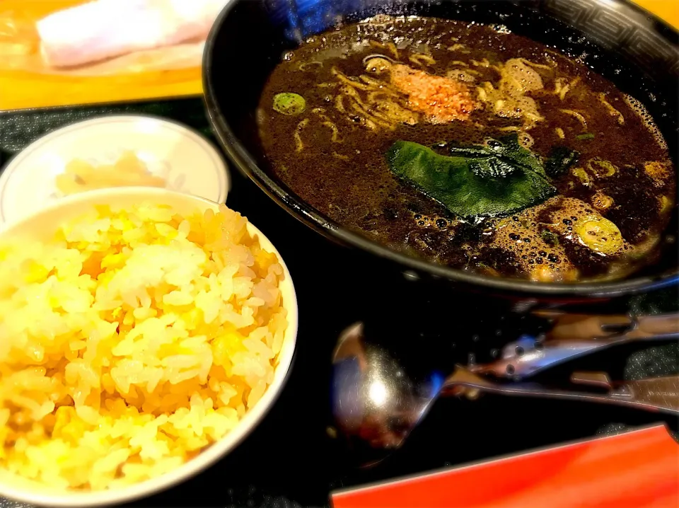 黒胡麻坦々麺 卵チャーハン付き|古山さん