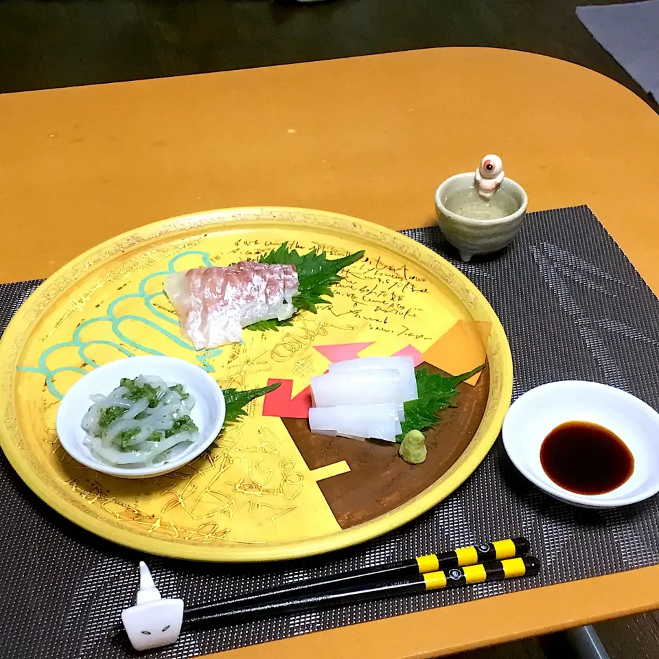 刺し盛り!  (^-^)
タイの昆布〆、イカの緑和え、イカ刺し|Kei Satoさん