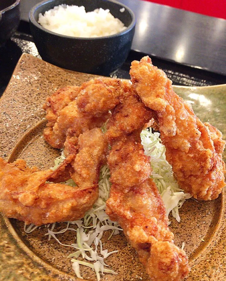 五味八珍 浜松餃子とサービスランチ 鶏のから揚げユーリンチ風とらーめんのセット - YouTube|ガク魁‼︎男飯さん