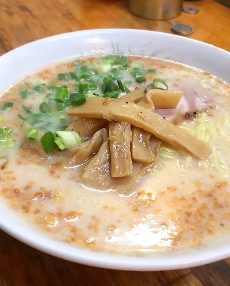 Snapdishの料理写真:夜明け前ラーメン 朝ラー とんこつ ○元 静岡 藤枝市|ガク魁‼︎男飯さん