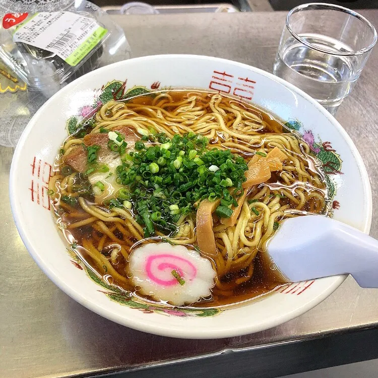 Snapdishの料理写真:富士見そば 駅そばラーメン JR静岡駅ホーム東海軒 450円 作ってる動画あり↓↓↓|ガク魁‼︎男飯さん