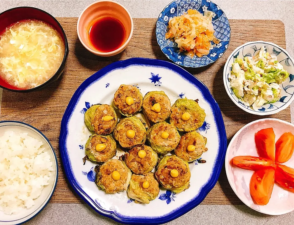 【晩御飯】
白菜しゅうまい
大根と人参のナムル
白菜のおかかマヨサラダ
トマト
卵スープ|たろさんさん