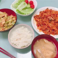 18.01.10  #dinner 
（ menu ）
#まっしろごはん 
#ポークケチャップ
#キャベツとさつま揚げの炒め煮
#サラダ
#大根と油揚げの味噌汁

 #家庭料理 #一汁三菜|MOMOCHiNさん